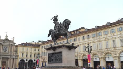 Reveal-shot-of-Piazza-San-Carlo-with-bronze-Horse-equestrian-monument-of-Emanuele-Filiberto-by-Carlo-Marochetti
