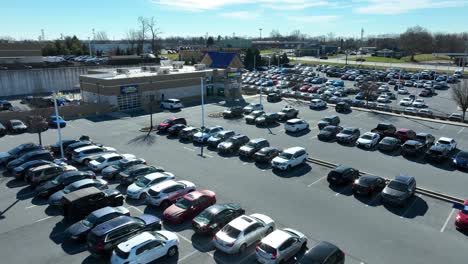 Parking-lot-of-used-and-news-car-for-sale-at-CarMax-dealership