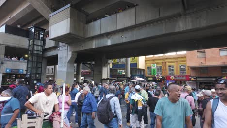 Busy-scene-at-Parque-Berrio-Metro-Station-in-Medellín-with-a-crowd-under-concrete-overpasses