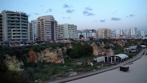 „Praia-Da-Rocha“-Ist-Ein-Beliebter-Badeort-Und-Touristenattraktion-An-Der-Algarveküste,-Region-Portimao,-Südportugal