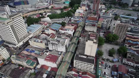 Luftaufnahme-Einer-Drohne-Von-Der-Petaling-Street-In-Chinatown-Und-Dem-Merdeka-118-Gebäude