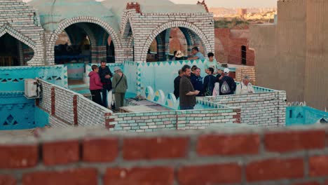 Tourists-taking-photos-from-the-rooftop-balcony-of-traditional-Nubian-village-house-in-Aswan,-Egypt