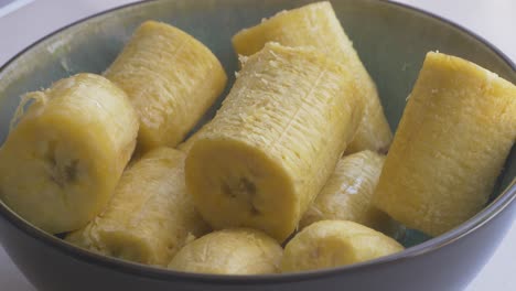 Putting-oil-on-steaming-hot-boiled-plantain-bananas