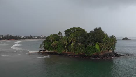 Drone-Flying-Up-Over-Taprobane-Island-in-Weligama-Bay,-Sri-Lanka