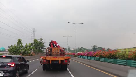 Highways-and-driving-cars-around-Jakarta,-Indonesia