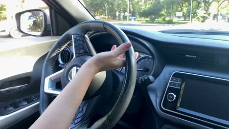 Close-Up-Driving-Lesson:-Turning-Left-in-Slow-Motion