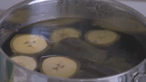 Boiling-plantain-banana-to-make-banana-puree,-part-2