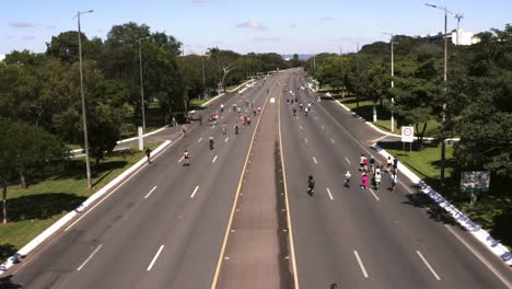 Aerial-View-of-Joggers,-Walkers,-and-Cyclists-on-Car-Free-Road