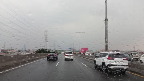 slow-motion-of-Jakarta-traffic-on-rainy-day