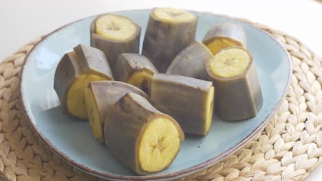 Peeling-steaming-hot-boiled-plantain-bananas,-part-1