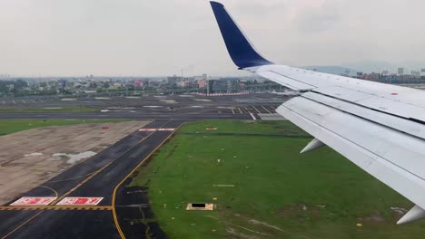 Blick-Ins-Innere-Eines-Landenden-Flugzeugs