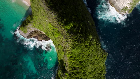 Kelingking-Beach-of-Nusa-Penida-island,-Bali-in-Indonesia