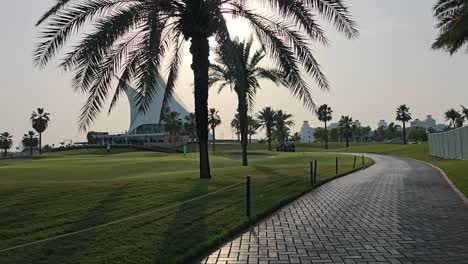 Una-Vista-General-Del-Club-De-Golf-De-Dubai,-Inaugurado-En-1993,-Que-Comprende-Un-Campo-De-Golf-Profesional-De-18-Hoyos-Par-71.