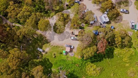 Oben-Blick-Auf-Den-Campingplatz-Im-Kosciuszko-Nationalpark,-New-South-Wales,-Australien