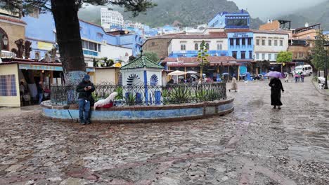 Centro-De-La-Ciudad-De-Chefchaouen-Ciudad-Turística-Azul-En-Marruecos-Día-Lluvioso