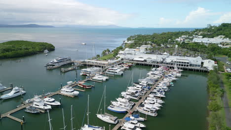 Panoramic-Port-Douglas-Landscape,-Australian-Beach-travel-Destination-Green-Area