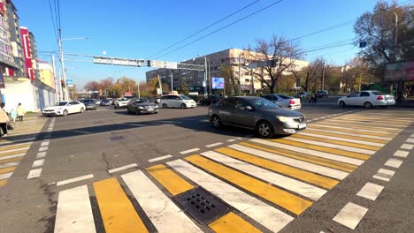 Vistas-Del-Tráfico-Alrededor-De-Almaty-En-Kazajstán.