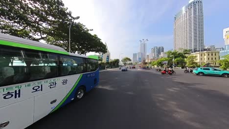 Paseo-Por-La-Ciudad-Vietnamita-De-Nha-Trang-Durante-La-Temporada-De-Verano