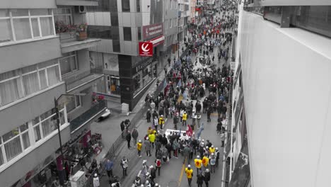 Vista-Aérea-De-Las-Celebraciones-Del-Día-Del-Trabajo-En-Trabzon,-Turquía