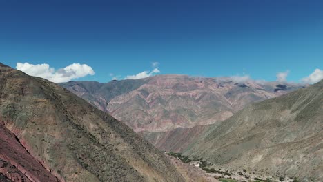 Towering-mountains-of-the-Andes-in-Jujuy,-Argentina