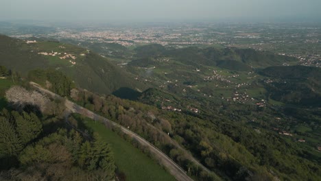 Alojamientos-En-La-Montaña-En-Bassano-Del-Grappa,-Vicenza,-Italia