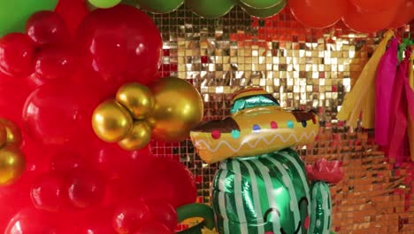 Los-Globos-Festivos-Del-Cinco-De-Mayo-Infunden-La-Celebración-Mexicana