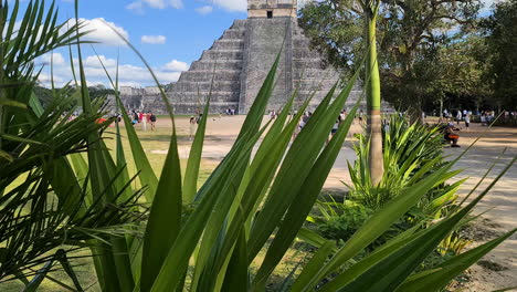 Chichen-Itza,-Mexico,-Tourist-Attraction,-People,-Main-Pyramidal-Kukulcan-Temple-on-Sunny-Day