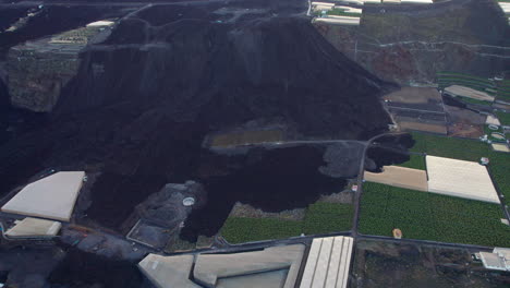 Fantastic-aerial-view-revealing-the-great-volcanic-belt-of-the-Tajogaite-volcano-that-erupted-on-La-Palma-in-2021