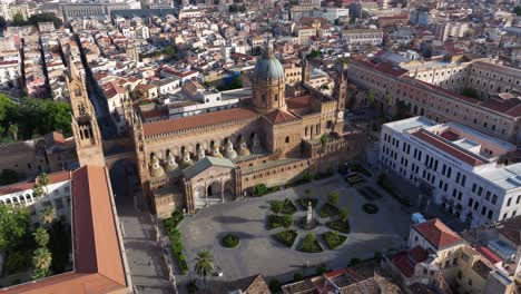 Kathedrale-Von-Palermo-Bei-Sonnenaufgang-–-Wunderschöne-Drohnenaufnahme-Aus-Der-Umlaufbahn