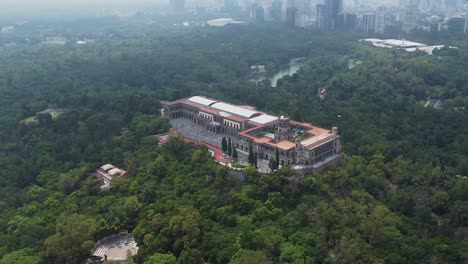 A-wide-landscape-drone-shot-of-Mexico´s-Chapultepec-Castle