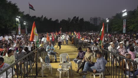 Menschenmenge,-Die-An-Der-Wahlkampagne-Der-Lok-Sabha-Von-Uddhav-Thackeray-Teilnimmt,-Die-Auf-Dem-College-Gelände-In-Warje-Abgehalten-Wird