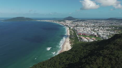 Ingleses-Beach,-with-its-beautiful-and-warm-waters