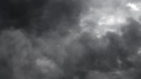 Fenómeno-De-Tormenta-En-Nubes-Oscuras-4k
