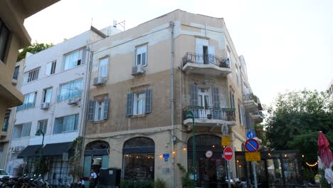 Antiguo-Edificio-Exótico-En-El-Distrito-Más-Antiguo-De-La-Ciudad,-Tel-Aviv.