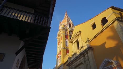 Old-Town-Cartagena,-Colombia,-historic-buildings-rich-heritage-and-architectural-beauty