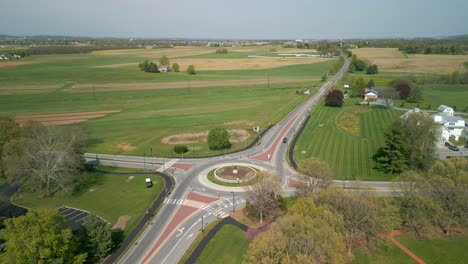 Traffic-circle-with-vehicles-traveling-on-it