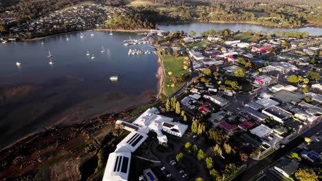 Aerial-tilt-down-Saint-Helens-marina-and-Beauty-Bay,-Tasmania