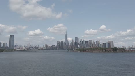 Horizonte-De-La-Ciudad-De-Nueva-York-En-Verano