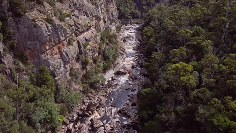 Water-stream-flowing-by-the-Leven-Canyon-during-daytime-in-Tasmania,-Australia