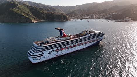 A-cruise-ship-sailing-near-catalina-island-on-a-sunny-day,-aerial-view