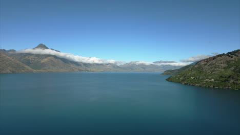 Lake-Wakatipu-In-Der-Nähe-Des-Hafens-Von-Queenstown-In-Der-Region-Otago-Auf-Der-Südinsel-Neuseelands---Malerische-Luftaufnahme