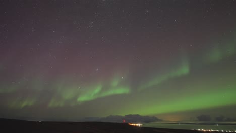 Mesmerizing-show-of-northern-lights-in-the-night-sky-above-the-sea