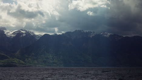 Geneva-lake-in-Switzerland,-with-French-Alps-on-the-background-and-cloudy-sky