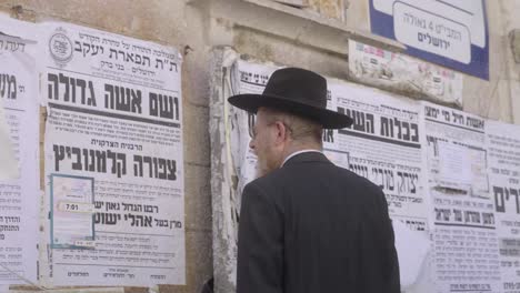 Jewish-man-reading-signs-in-the-streets-of-Jerusalem-isreal