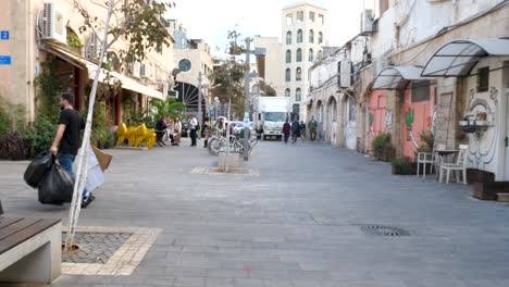 Situación-Peatonal-En-La-Ciudad-Más-Antigua-De-Tel-Aviv-Con-Cámara-Lenta