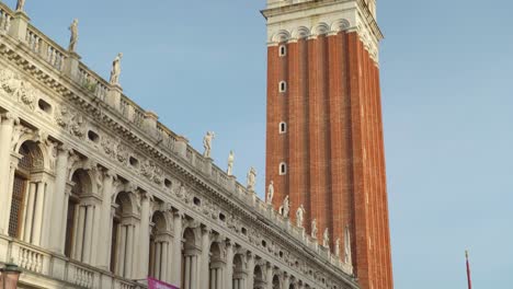 Majestuosa-Y-Hermosa-Arquitectura-Del-Campanario-De-San-Marcos-En-La-Plaza-San-Marco-De-Venecia