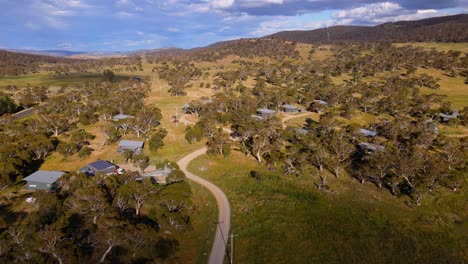 Houses-and-tourist-accommodation-at-Crackenback-on-a-sunny-day-in-New-South-Wales-alpine-region,-Australia