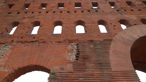 La-Puerta-Palatina-Se-Refiere-Literalmente-A-Un-Palacio-Ubicado-Cerca-De-La-Puerta,-Pero-No-Está-Claro-A-Qué-Palacio-Se-Hace-Referencia-Aquí.