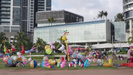 Colorful-Kids-Balloons-Being-Sold-on-City-Sidewalk,-Sri-Lanka