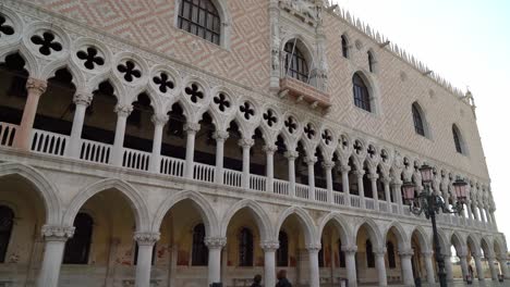 Dogenpalast-Auf-Dem-Markusplatz-In-Venedig-Am-Frühen-Frühlingsmorgen